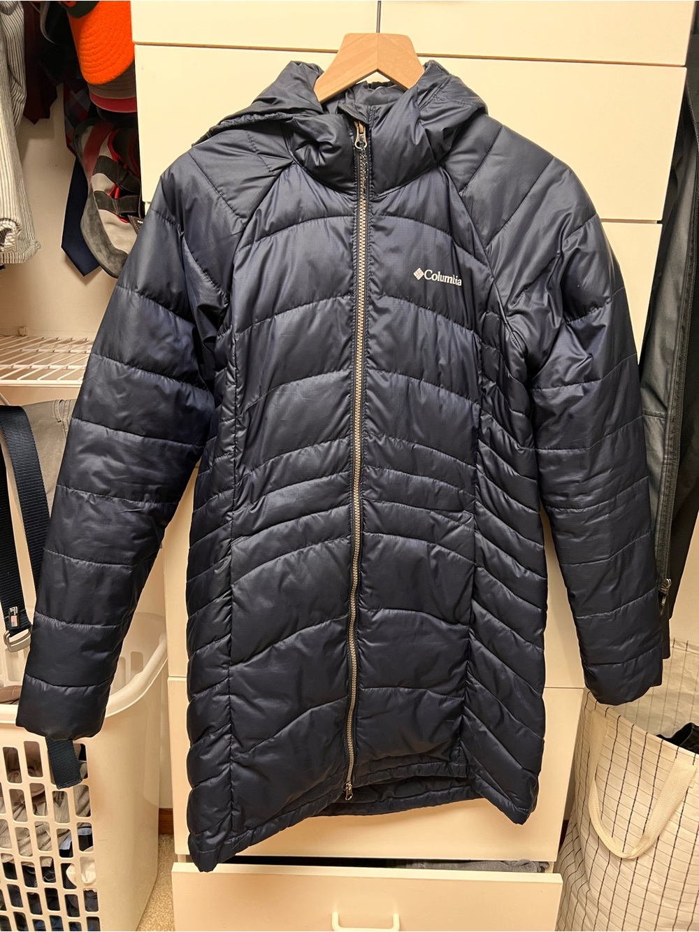 Columbia women’s navy puffer jacket